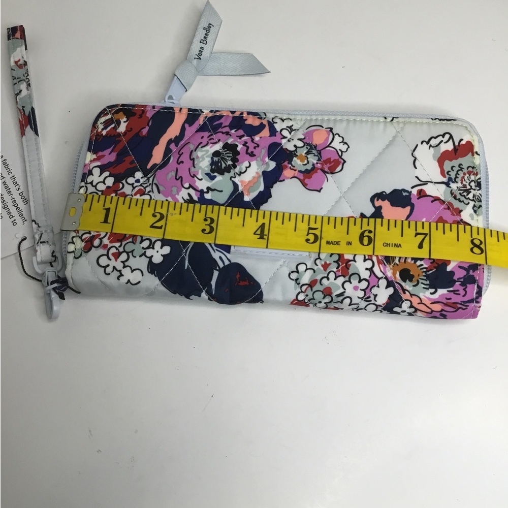 Vera Bradley RFID Accordion Wristlet - Picture 5 of 10
